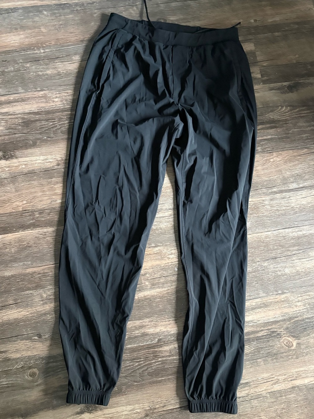 Lululemon men’s surge joggers